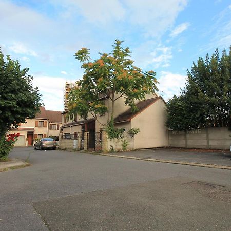 Parking Prive Gratuit - 15Mn Paris - Gare A Pied En 5Mn - Tout Equipee - Terrasse - Jardin - Stade De France - Casino D'Enghien - Hippodrome, Universite Épinay-sur-Seine Dış mekan fotoğraf